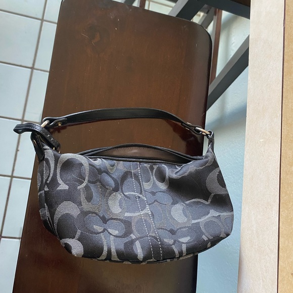 Small Coach purse - Picture 2 of 3